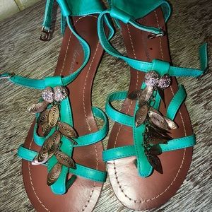 Cute Sandals with details. Turquoise